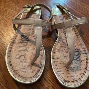 Women’s sandals - GREAT CONDITION (like new)